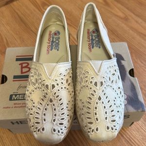 Ivory size 7 bobs, only worn a few times